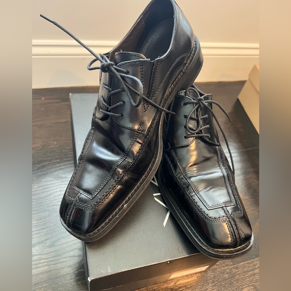Men’s Via Spiga Size 9.5 dress shoes